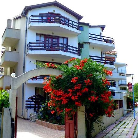 Guest House Urdoviza Kiten  Exterior photo